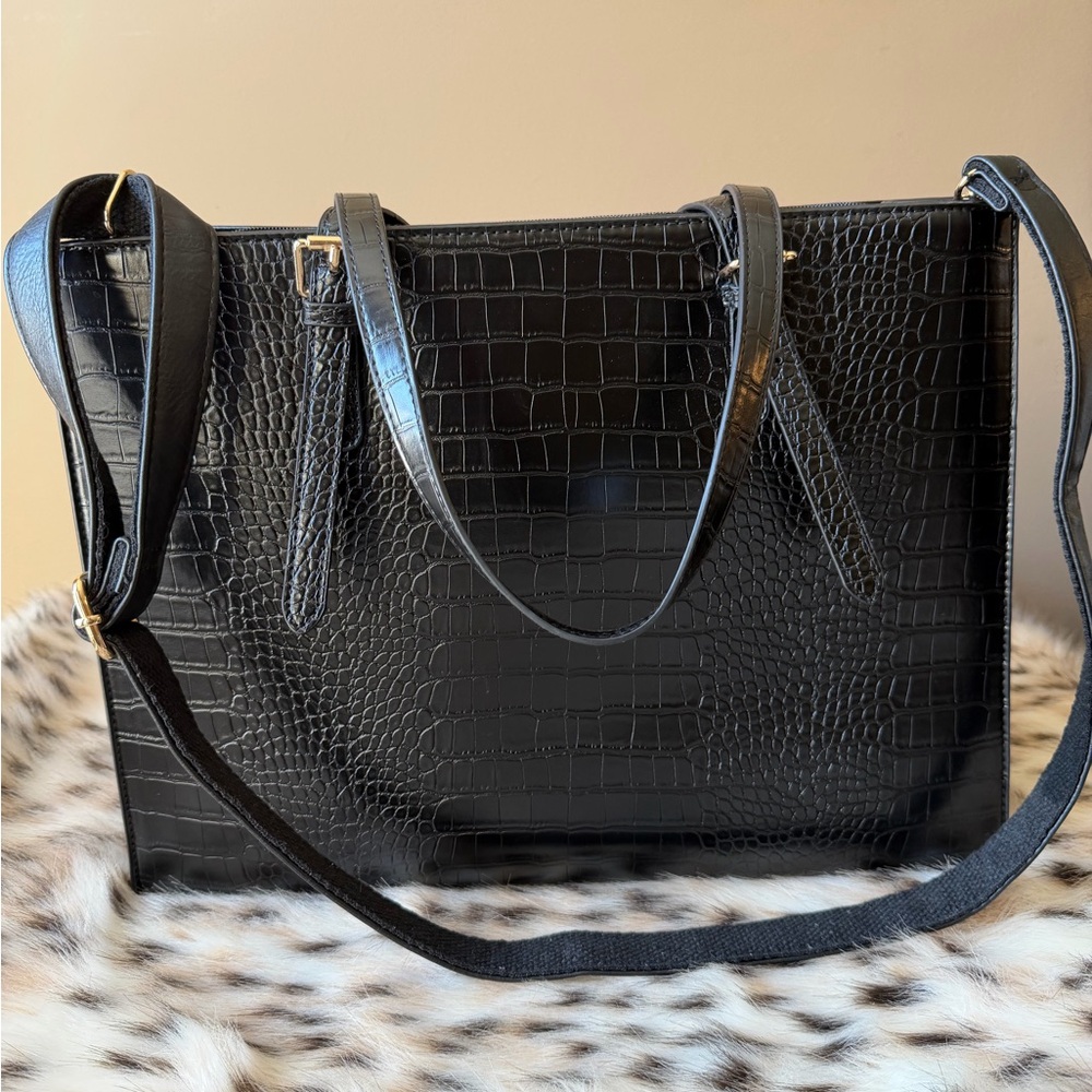 Elegant Black Crocodile-Embossed Women's Bag